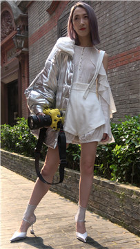 4K - 时尚街拍美女外拍 [1.67 GB/MP4]