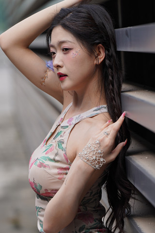 花裙子美足高跟网红 任绵绵