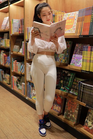 [kaine专区] 白色瑜伽裤女孩 【图片➕视频】