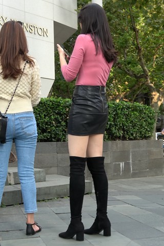 4K - 街拍长靴紧身皮短裙性感美眉 [1.36 GB/MP4]