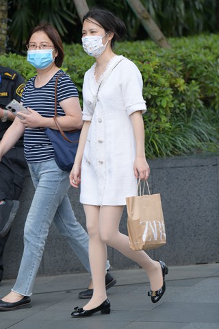 苗条小姐姐跟闺蜜