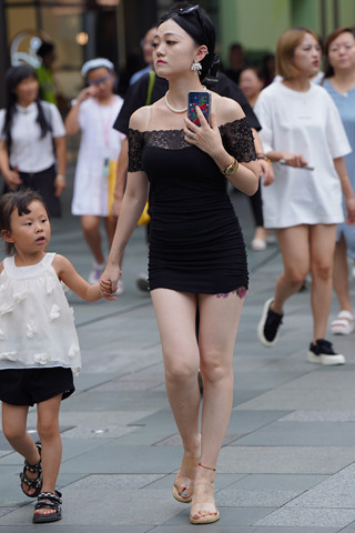 街拍紧身抹胸包臀裙朲槭