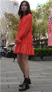 美丽气质红裙街拍美女