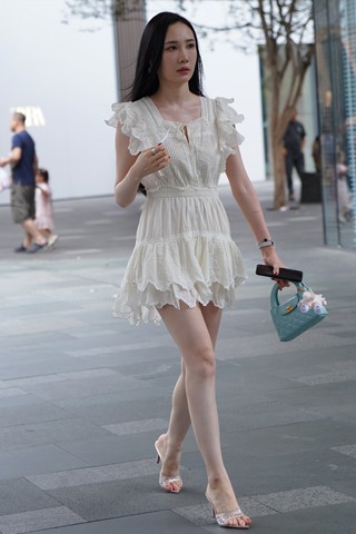 街拍白裙凉高女神
