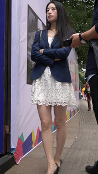 4K - 连衣裙街拍高跟美腿姐姐 [1.04 GB/MP4]