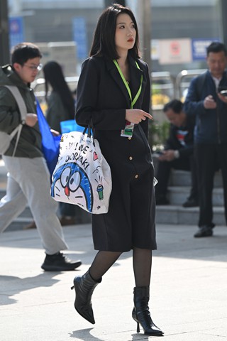 长风衣外套黑丝~