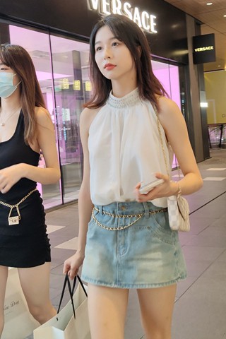 街拍牛仔裙小姐姐