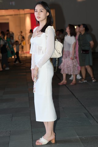 搭讪优雅白裙小姐姐