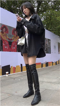 性感美腿长靴街拍美女 [1.35 GB/MP4]