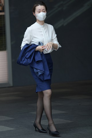 黑丝工装高跟鞋美女