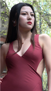 4k-超性感深红色露背裙街拍美女摆拍 [3.81 GB]
