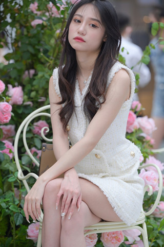 美腿美zu气质美女拍照打卡