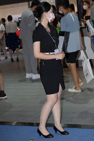 这肉丝美腿相当nice