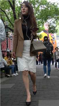 4K - 性感的镂空白裙美眉 [1.98 GB/MP4]