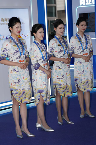 海航空姐身材个顶个的好~