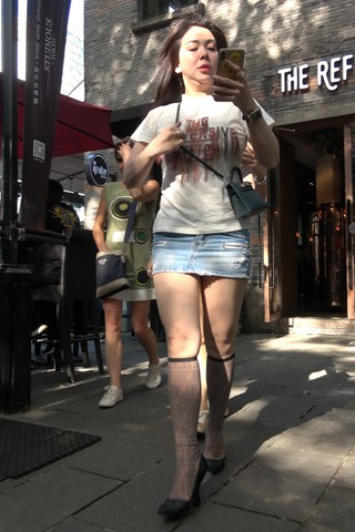 4K - 短裙长发丰腴美眉 [1.89 GB/MP4]