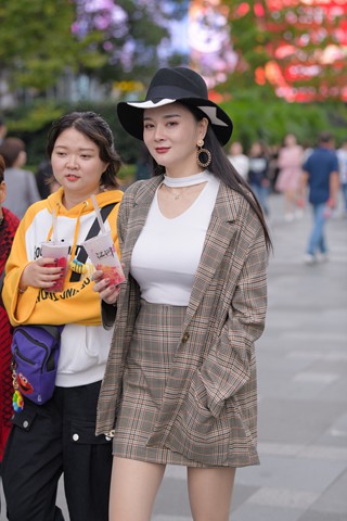 美女眼睛会说话