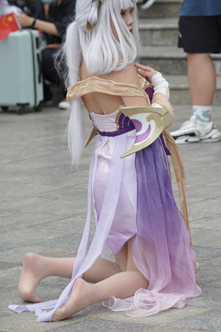 COS的超薄肉丝美眉