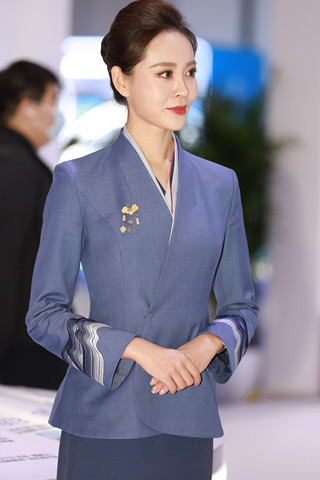 25CATA山航大眼睛美女空姐