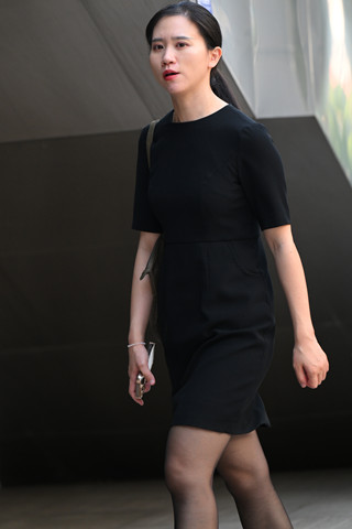 韵味黑丝黑裙成熟姐姐