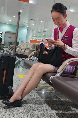 4K视频，南航空姐平底鞋肉丝长腿休息歇脚