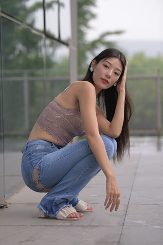 [一始专区] 牛仔裤美女  【图片➕视频】