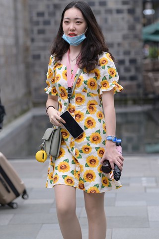 满是花花的裙子