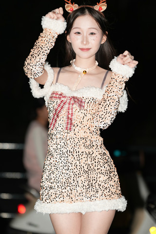 打卡拍照的妹纸