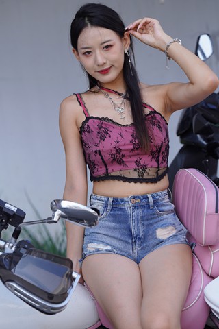 [一始专区] 牛仔热裤美女