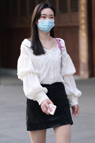 街拍喜欢穿R丝的高跟朲槭