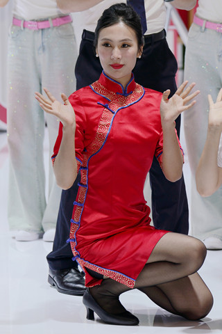 25KJ展会-川航老旗袍经典轻熟空姐黑丝眼前一直漏袜跟OMG