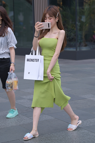 抹胸裙网红小姐姐