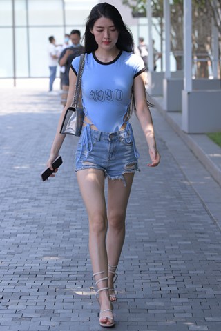 [一只麋鹿专区] 蓝色牛仔热裤美女 【图片➕视频】