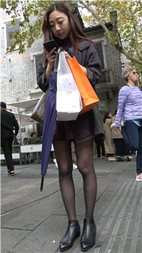 4K - 街拍黑丝美腿气质高颜值美女 [1.34 GB/MP4]