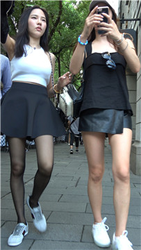 4k-白T恤短裙黑丝袜丰满街拍美女 [1.12 GB]