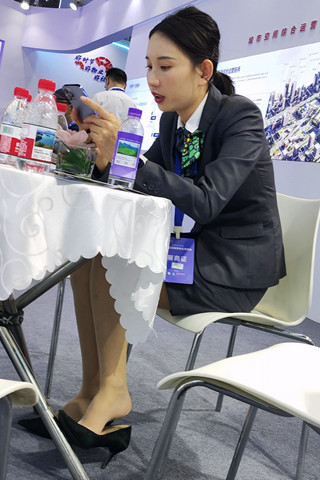 4k视频高端案场经理轻熟韵味肉丝高跟挑鞋