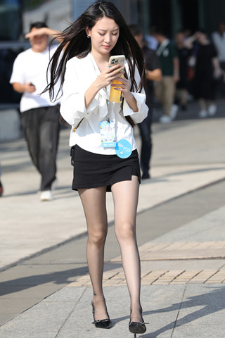 苗条的长腿黑丝 【图片➕视频】