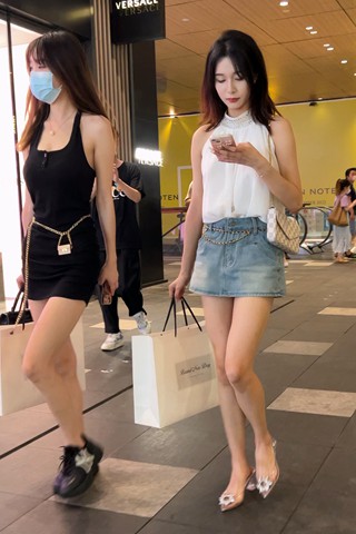 气质牛仔短裙小姐姐2分49秒 [1.24 GB/MOV]