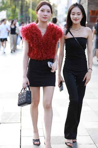 街拍超短裙美腿女神