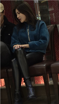 4k-极品身材街拍美臀皮裤女神第三集 [1.98 GB]