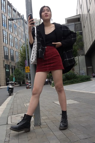 4K - 包臀短裙性感街拍美女 [1.66 GB/MP4]