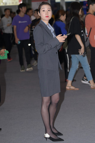 黑丝的汽车销售顾问