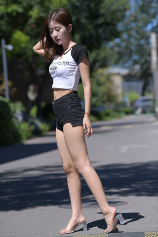 [一始专区] 黑色热裤女孩 【图片➕视频】