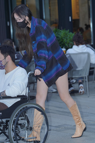 高挑长腿长靴美女