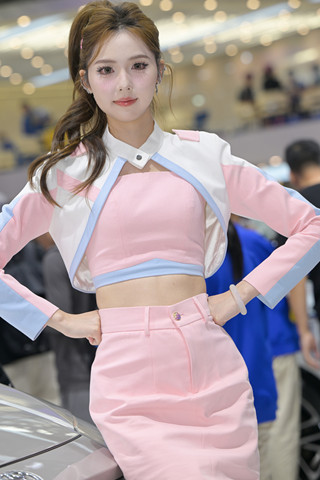 粉色裙美腿玉足凉高模特