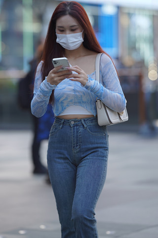 知性蓝色牛仔长裤美姐