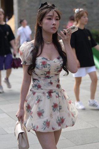街拍魅力花裙子小仙女~