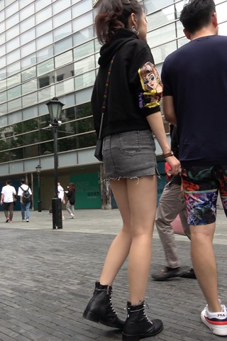 4K  - 街拍极品美腿牛仔裙美眉 [1.58 GB/MP4]