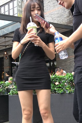 4K - 街拍漂亮的高颜值包臀裙小妹[3.81 GB/MP4]