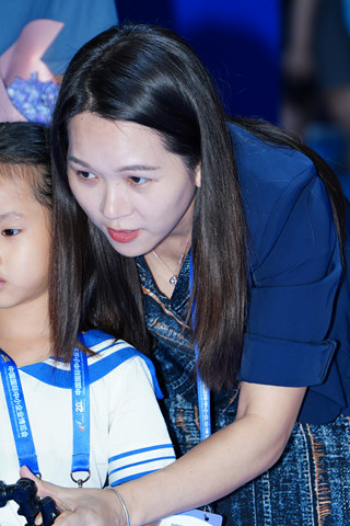 20250629某展会多位美女超薄丝图集